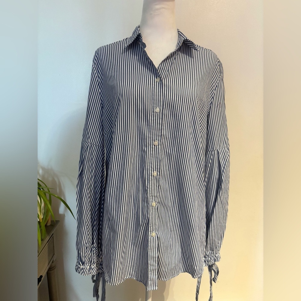 Banana Republic Blue and White Striped Button Down Shirt
